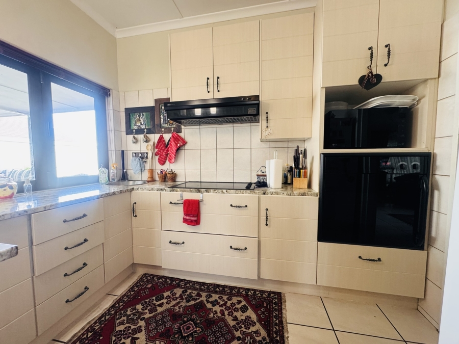 To Let 4 Bedroom Property for Rent in Goedehoop Western Cape